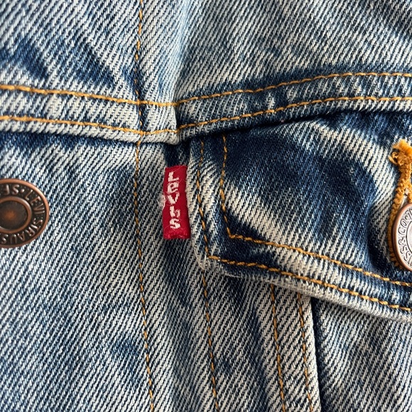 Levi's Light Wash Denim Jacket - Picture 4 of 7
